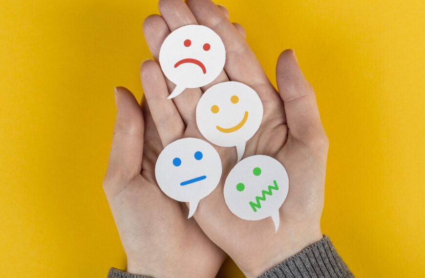 Emotional Intelligence vs. IQ: Which is More Important? 4 MonaPsyche - Emotional Intelligence vs. IQ: Which is More Important?